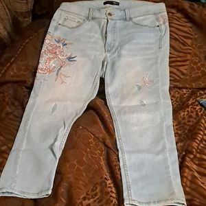 Embroidered distressed jeans